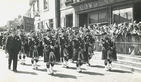 Burntisland Pipe Band in Cowdenbeath